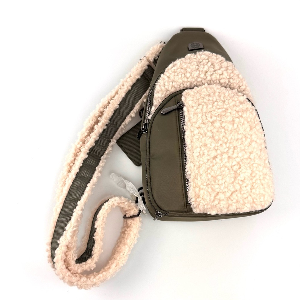 House of Harlow 1960 Sherpa Sling Bag Green NWOT